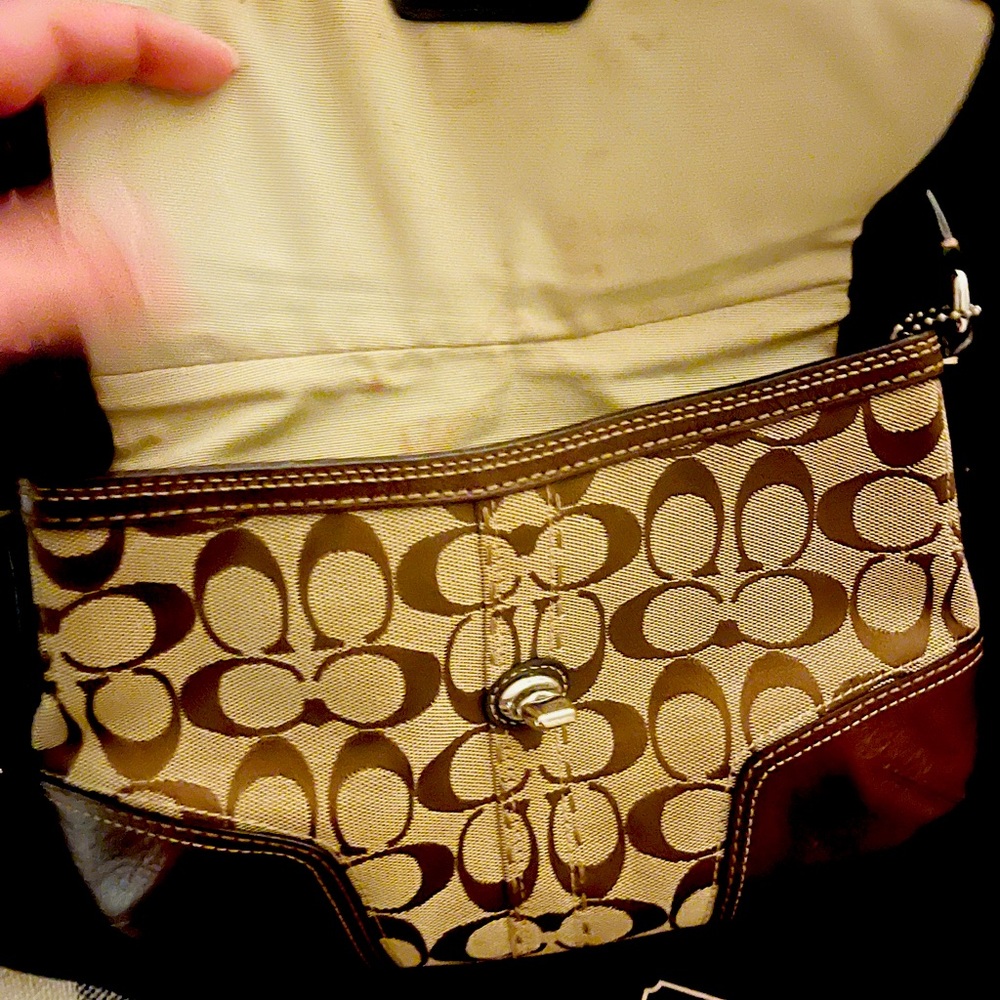 Lovely Coach hobo handbag for sale! 100% authentic!